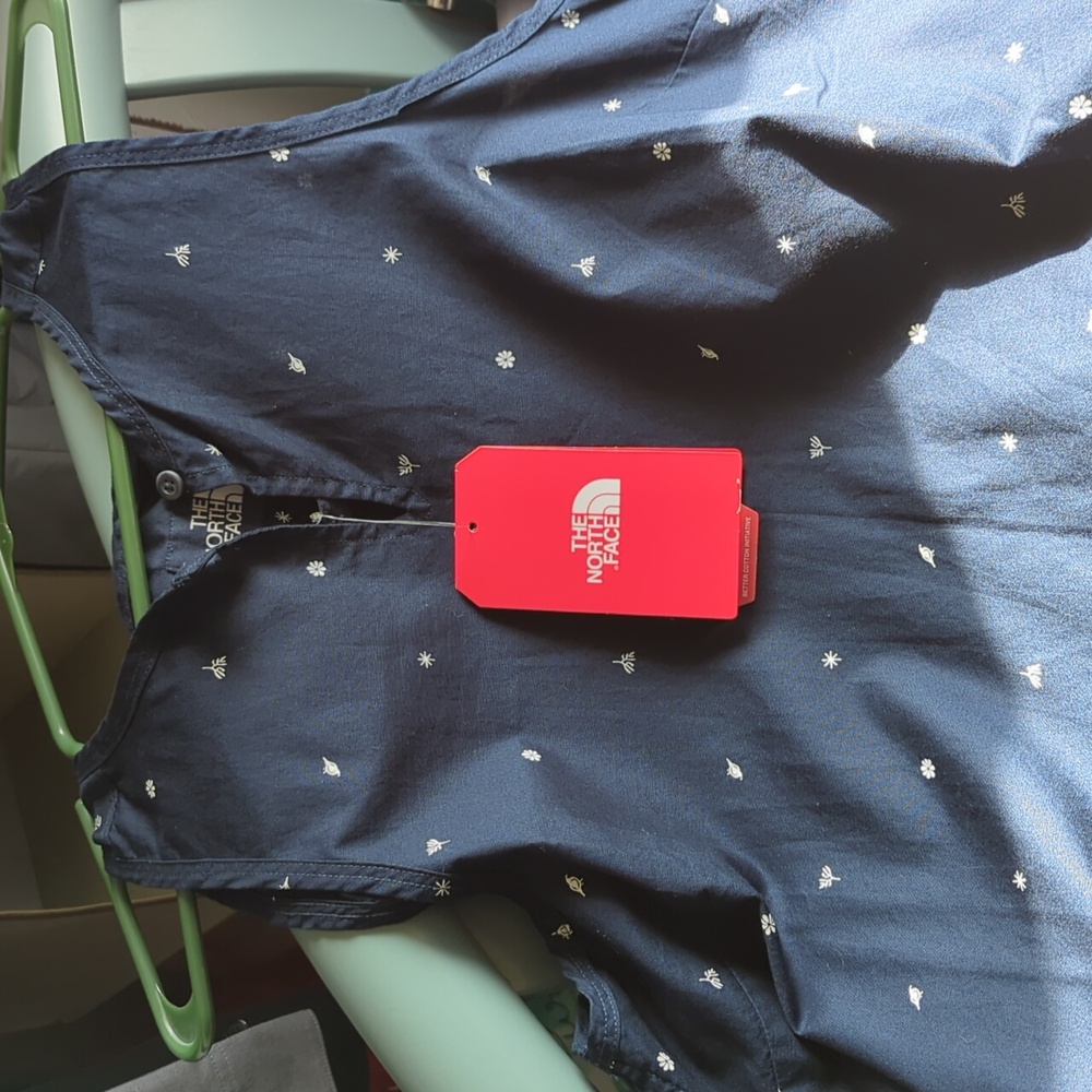 The North Face Sleeveless Bayward Top, size Large, Navy